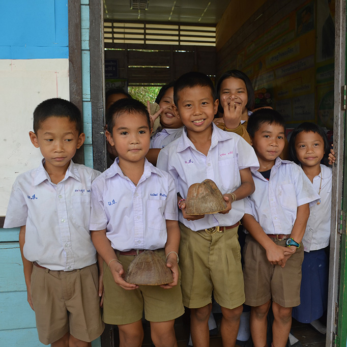 ปัญหาความยากจนและขาดแคลน